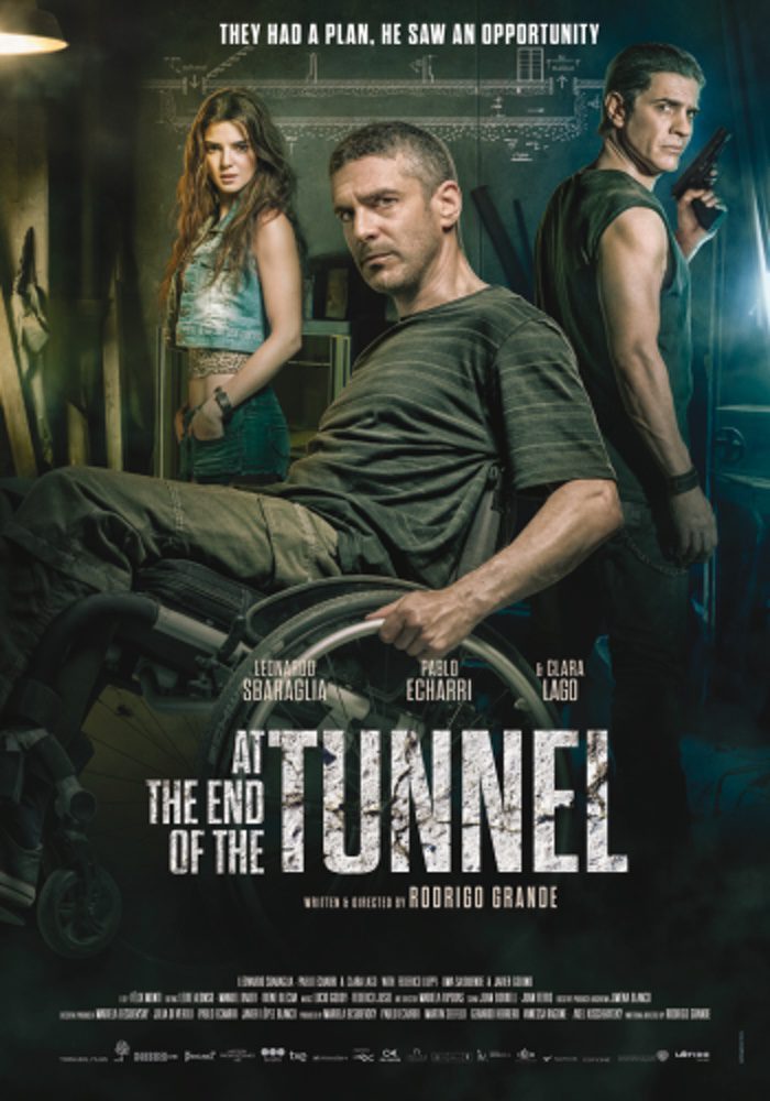 Poster of At the End of the Tunnel - International