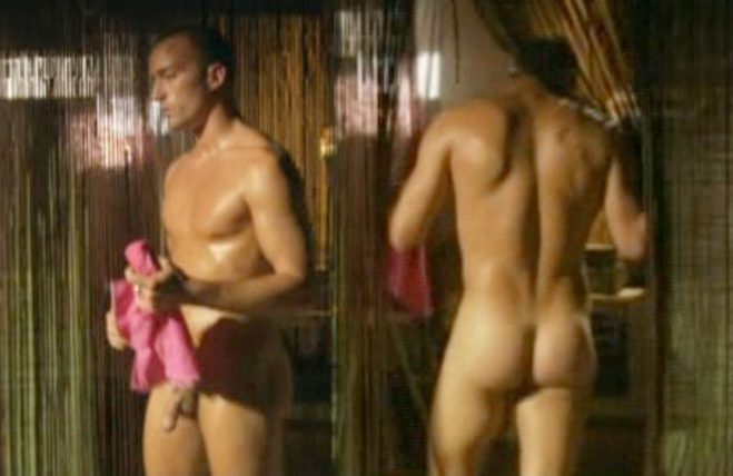 Pablo Puyol naked in '20 centímetros'