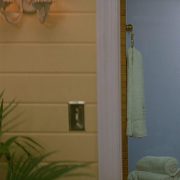Kevin Bacon nude after a shower in 'Wild Things'