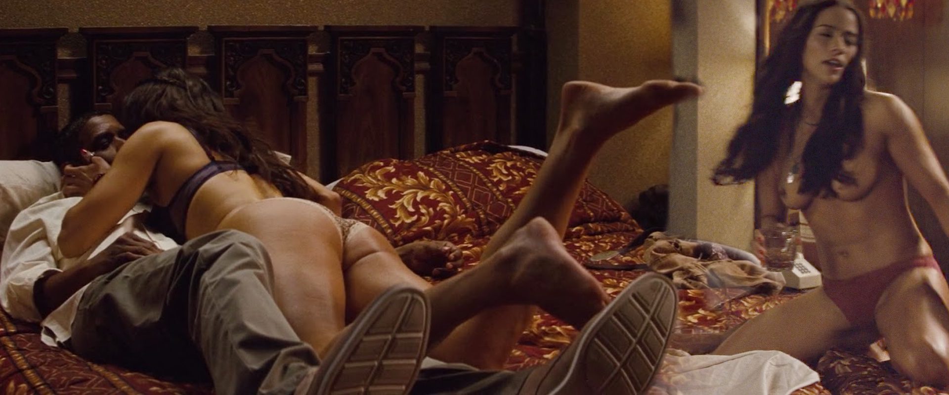 Paula Patton nude in '2 Guns'