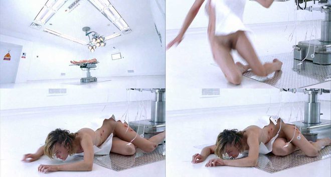 Milla Jovovich fully naked in 'Resident Evil'