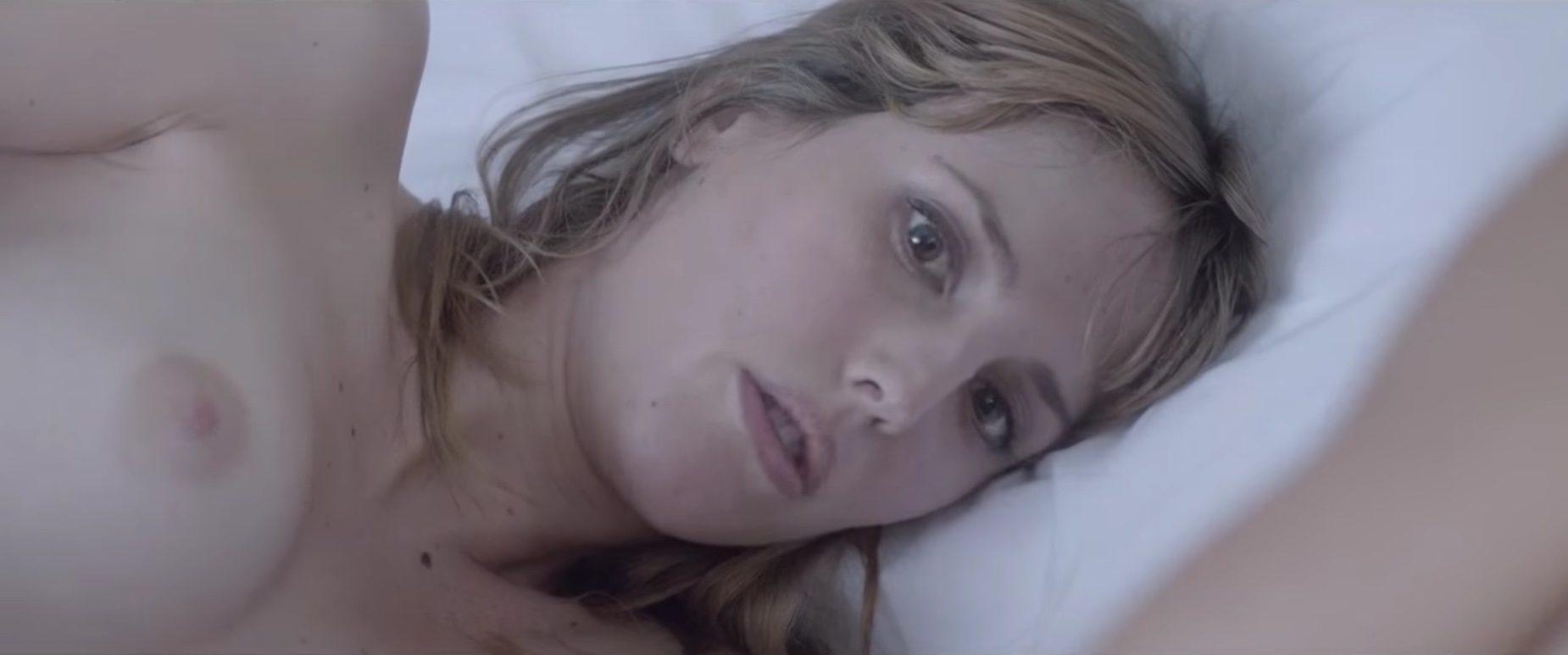 Natalia de Molina naked shows one boob in 'Kiki, el amor se hace'