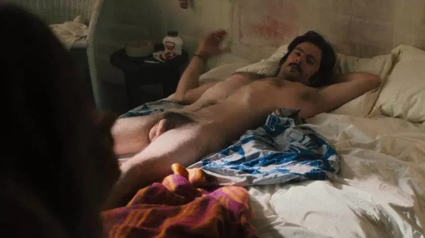 Richard Short totally naked shows his penis in 'Vinyl'