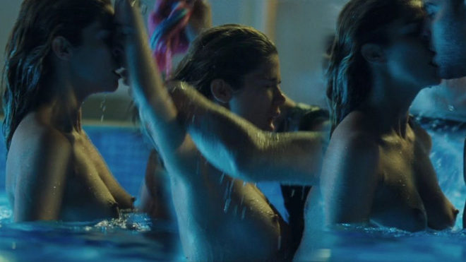 Juana Acosta shows her tits in 'El cartel de los sapos'
