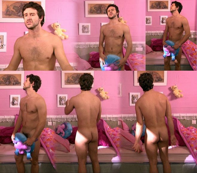 Diego Martin totally naked shows his bottom in 'Aquí no hay quién viva'