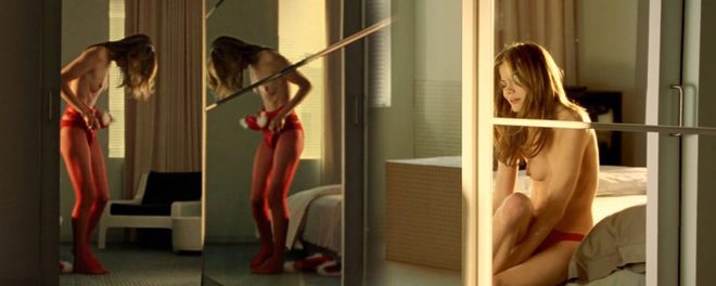 Michelle Monaghan naked shows her boobs in 'Kiss Kiss Bang Bang'