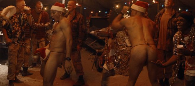 Jake Gyllenhaal totally naked shows his ass in 'Jarhead'