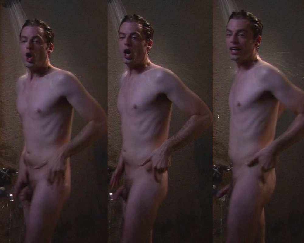 Justin Kirk naked in 'Weeds'