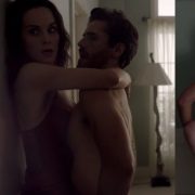 Juan Diego Botto shows his butt in a sex scene of 'Good Behavior'