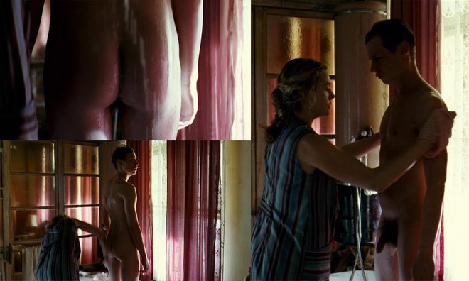 David Kross shows his penis on 'The Reader'