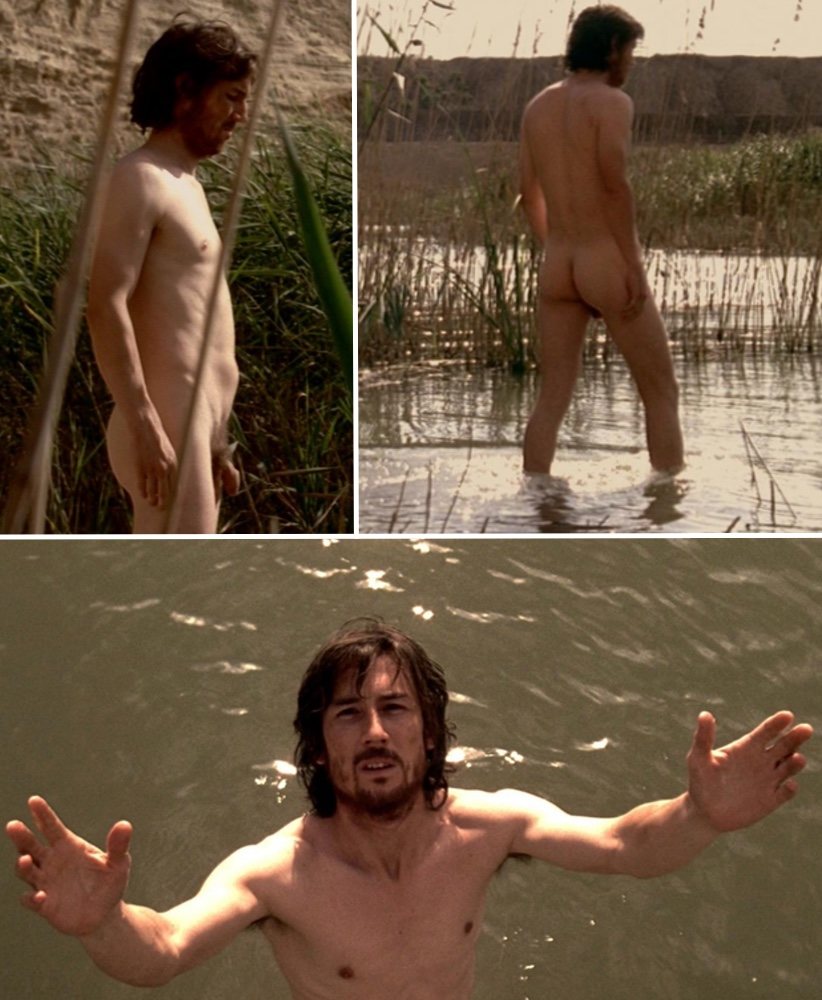 Tobias Menzies shows his penis and his butt in 'Rome'