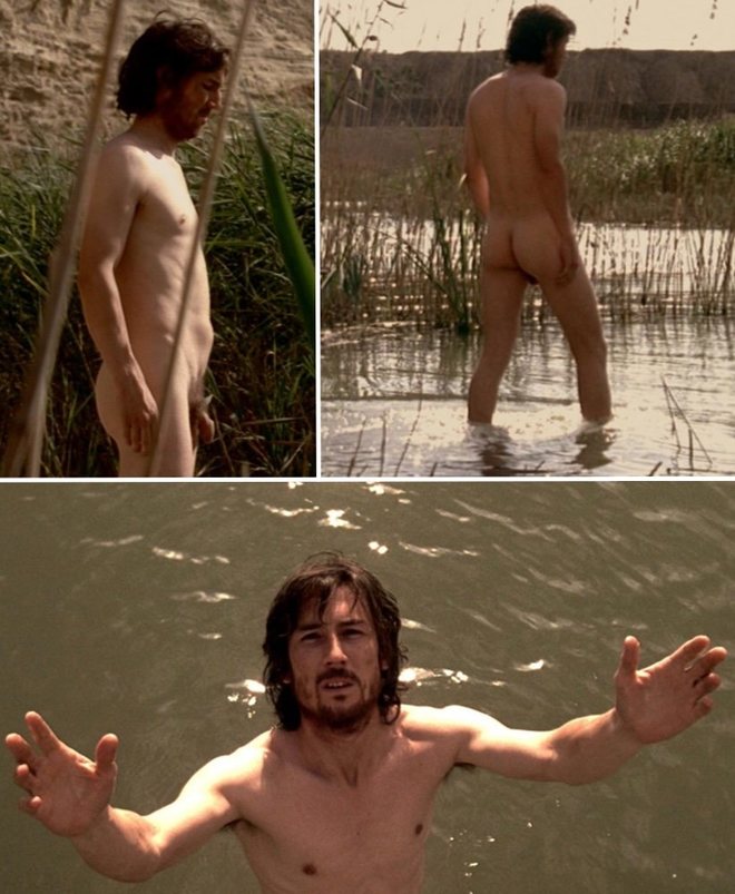 Tobias Menzies shows his penis and his butt in 'Rome'