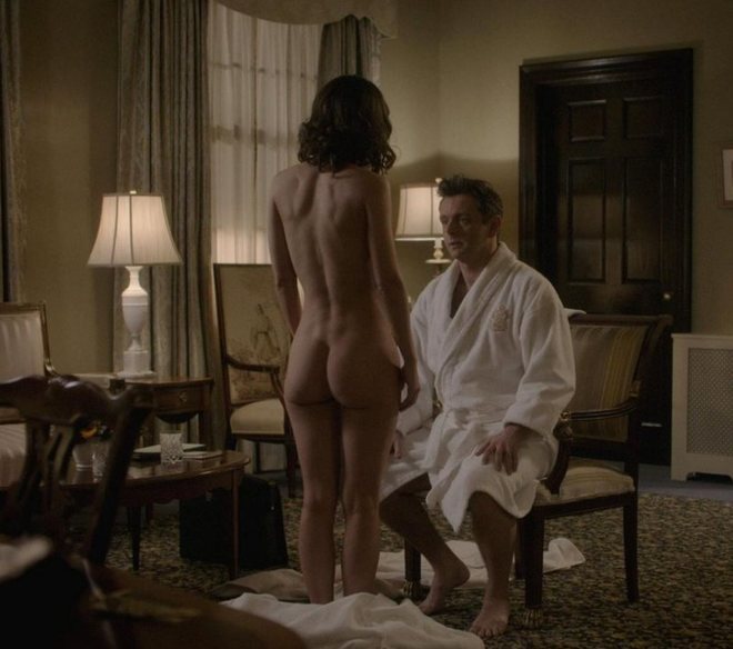 Lizzy Caplan shows her butt in 'Masters of Sex'