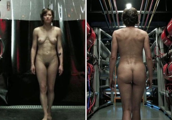 Carrie Coon naked in 'The Leftovers'