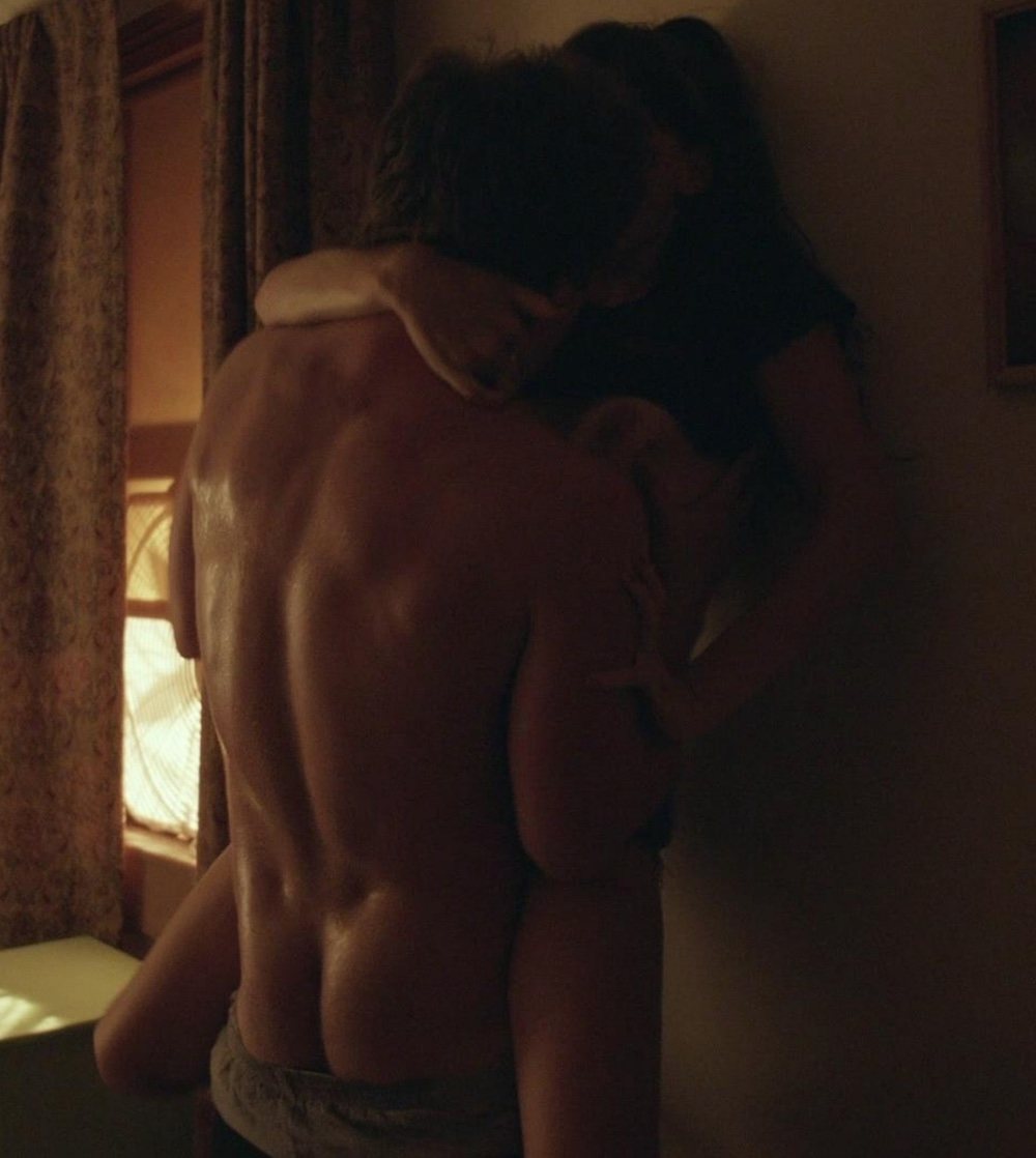 Jeremy Allen White shows his butt in 'Shameless'