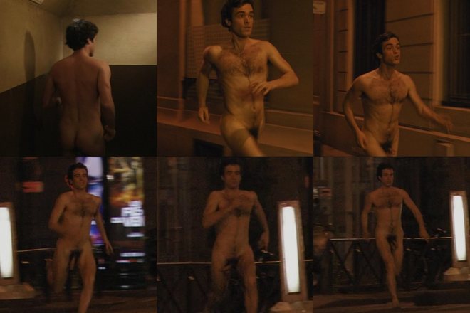 Romain Duris, completely naked, shows his penis in 'Russian Dolls'