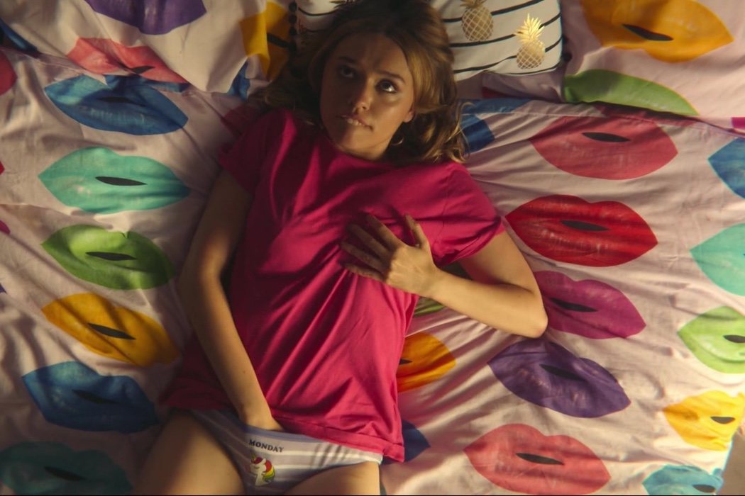 Aimee Lou masturbates in 'Sex Education'