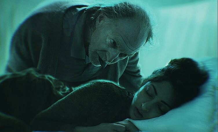 Imagen de la película Await Further Instructions