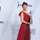 Sandra Oh poses with her award at the 2019 SAG Awards