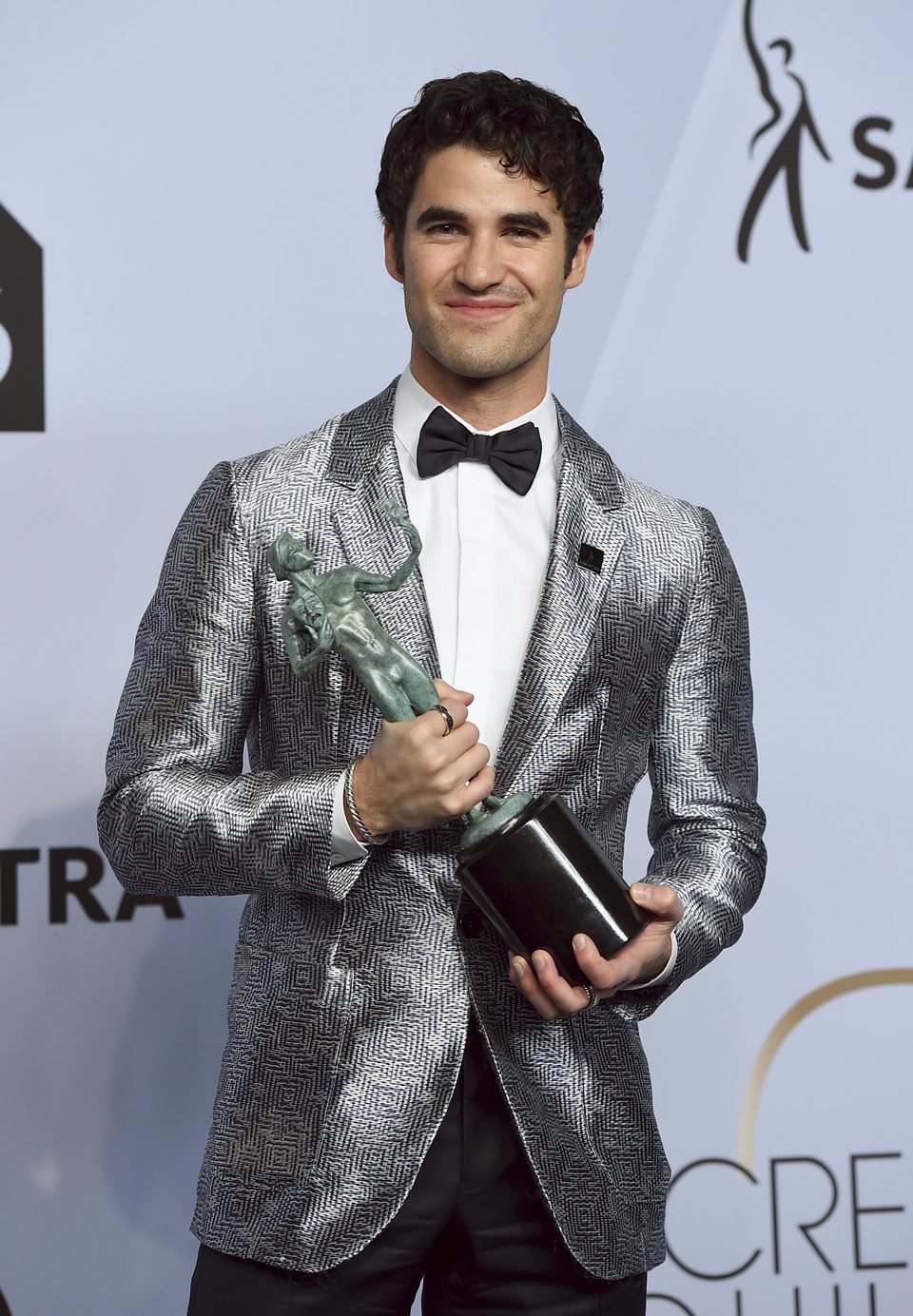 Darren Criss with his 2019 SAG award