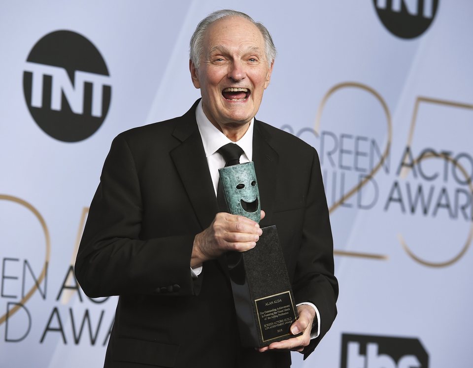 Alalan Alda with his 2019 SAG Life Achievement Award