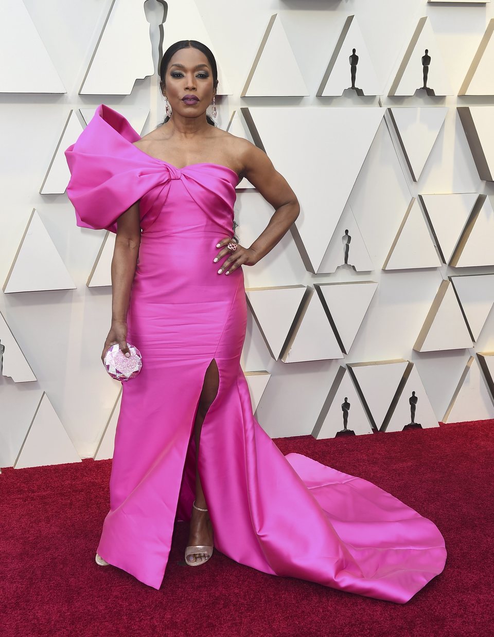 Angela Basset on the red carpet at the Oscars 2019
