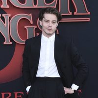 Charlie Heaton in the 'Stranger Things' Season 3 Premiere