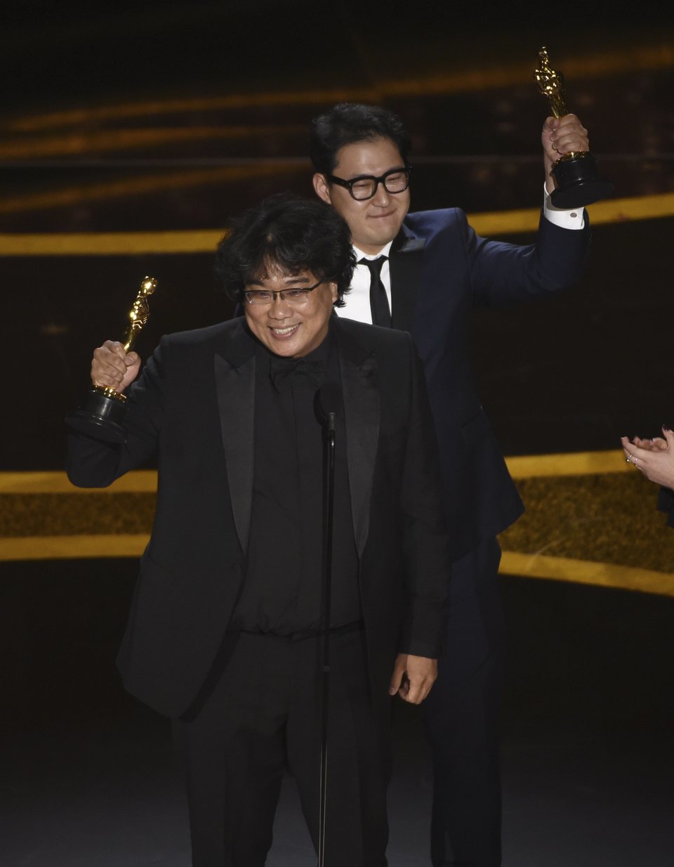 Bong Joon-ho receives the Oscar for Best Original Screenplay por 'Parasite'
