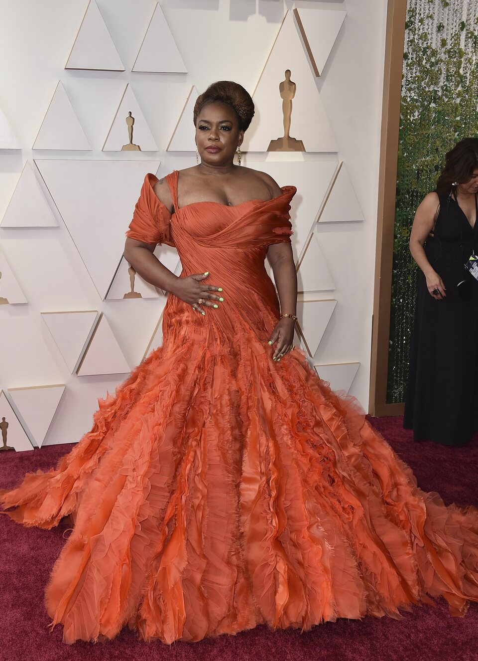 Aunjanue Ellis at the Oscars 2022 red carpet