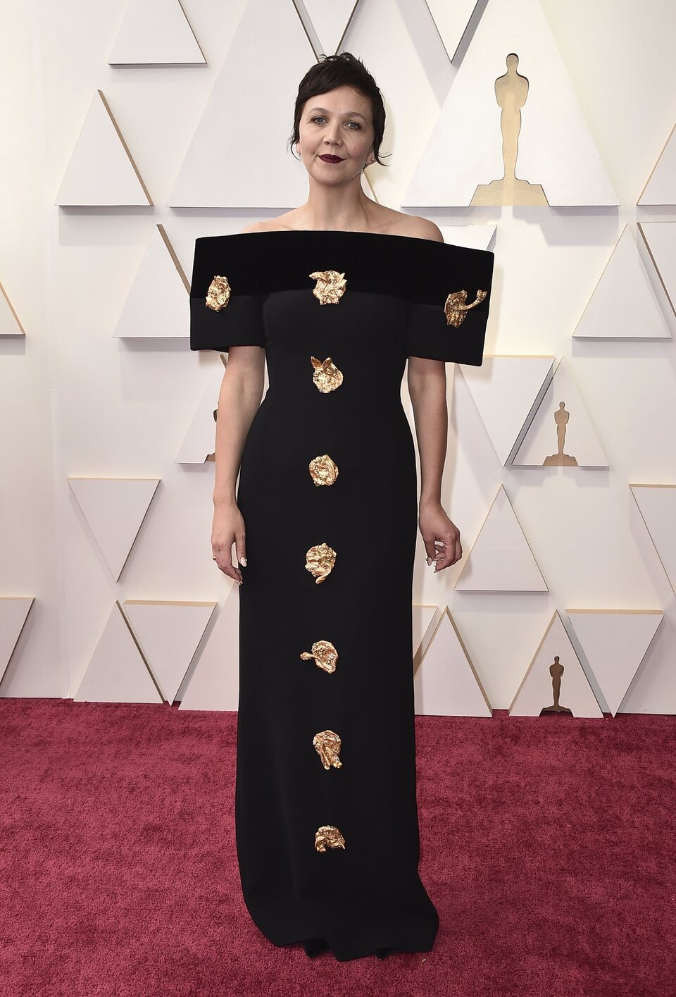 Maggie Gyllenhaal at the Oscars 2022 red carpet