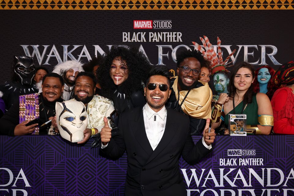 Tenoch Huerta Mejía poses with fans at the 'Black Panther: Wakanda Forever' premiere