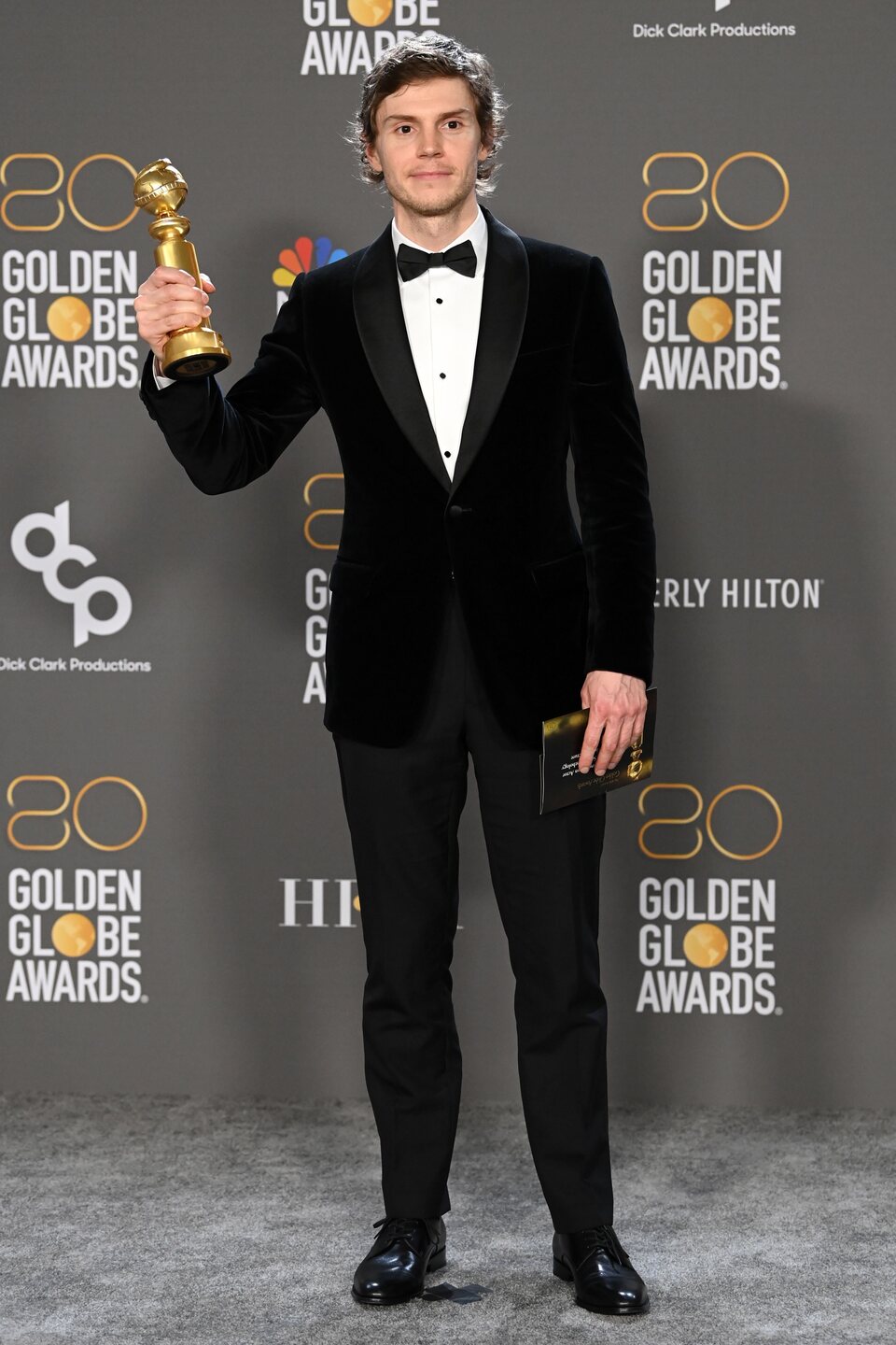 Evan Peters wins the Golden Globe 2023 for best actor in a limited series