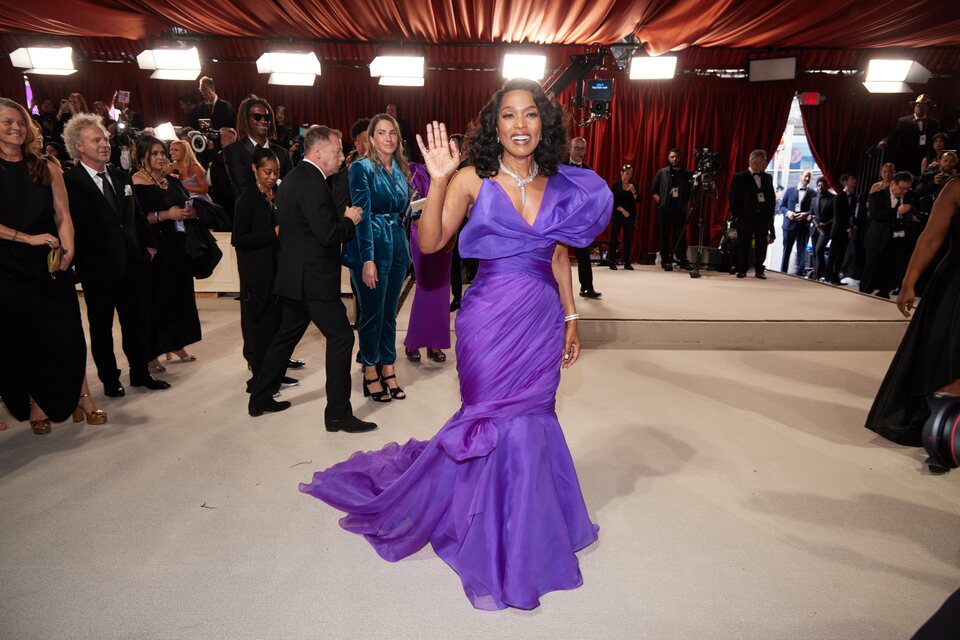 Angela Basset at the champagne carpet of the Oscar Awards 2023