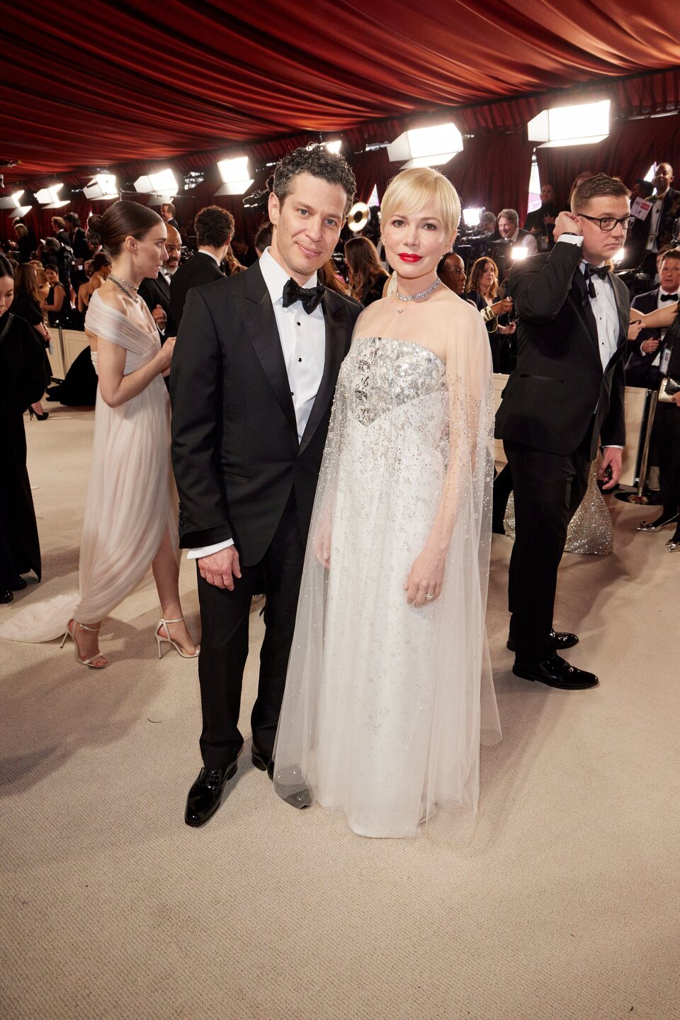 Thomas Kail y Michelle Williams at the champagne carpet of the Oscar Awards 2023