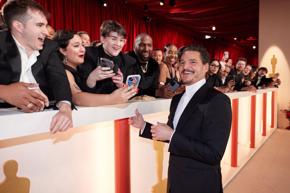 Pedro Pascal at the champagne carpet of the Oscar Awards 2023