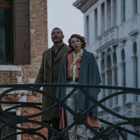 Al otro lado del río y entre los árboles