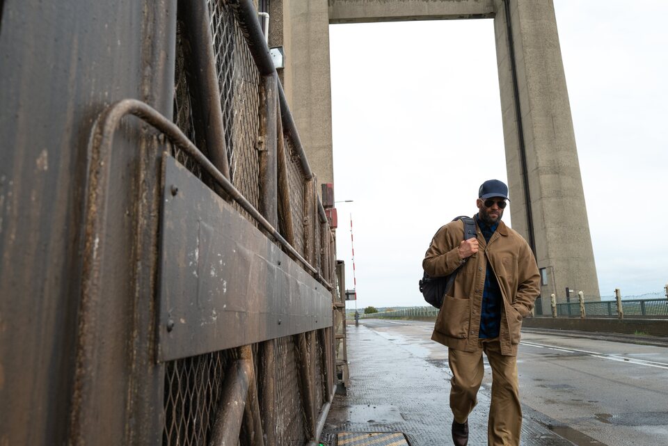 Imagen de la película The Beekeeper