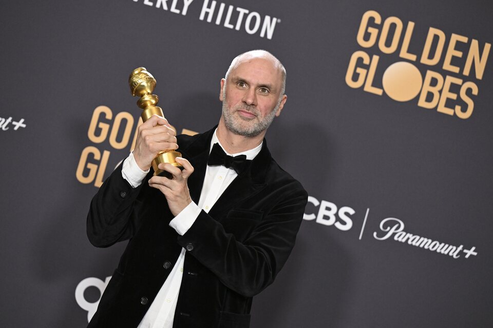 Jesse Armstrong wins the 2024 Golden Globe Award