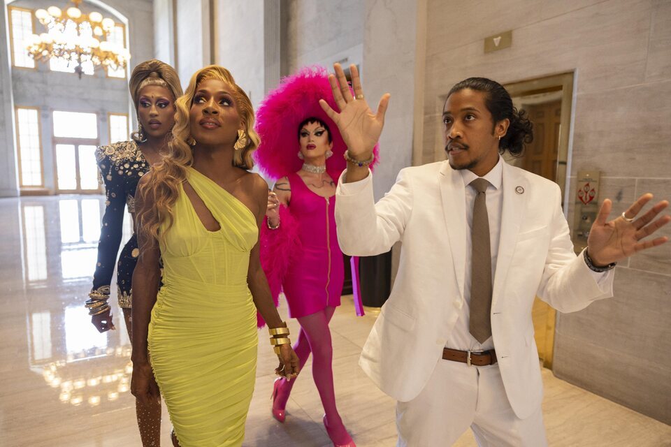 Imagen de la serie We're Here