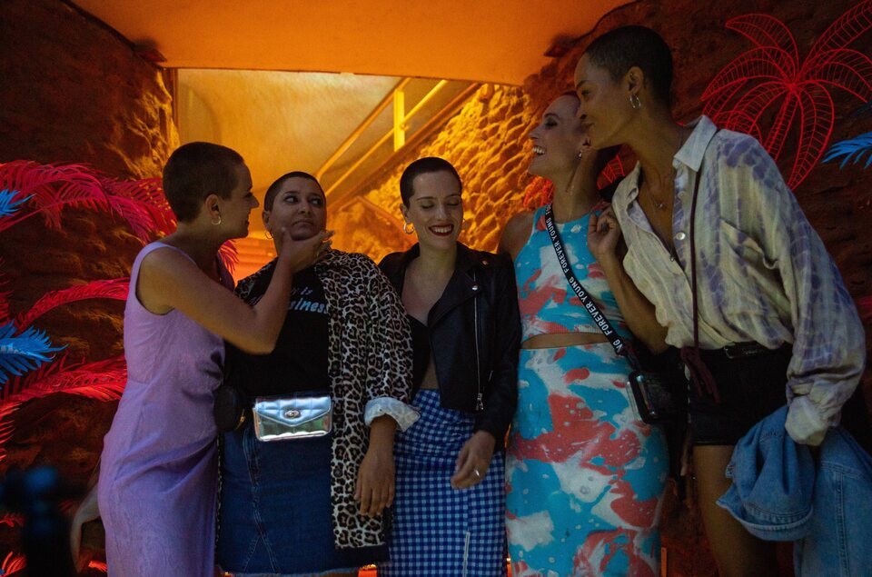 Imagen de la serie The Girls at the Back