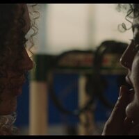 ¡Caigan las rosas blancas!