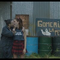 ¡Caigan las rosas blancas!