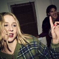 Foto de 'Adults'