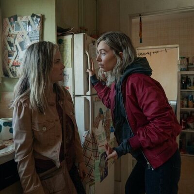 Jennifer Jason Leigh