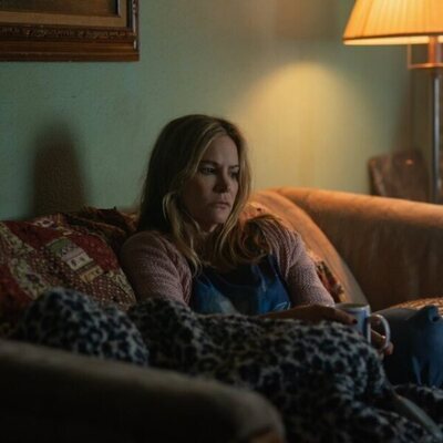 Jennifer Jason Leigh