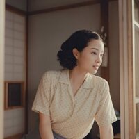 Pálida luz en las colinas