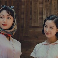 Pálida luz en las colinas