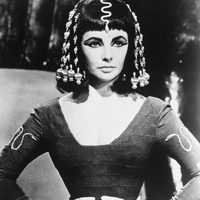 Elizabeth Taylor como Cleopatra