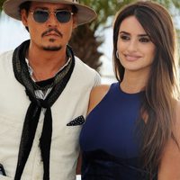 Johhny Depp y Penélope Cruz sonríen en la presentación de 'Piratas del Caribe: En mareas misteriosas'