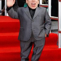 Warwick Davis en la alfombra roja de 'Las reliquias de la muerte: Parte 2'